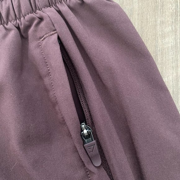 Brand new Gymshark WOVEN POCKET SHORTS - Chocolate Brown - Picture 3 of 10